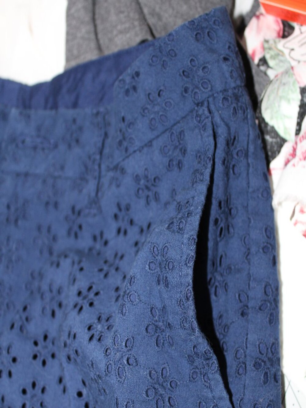 Faded Glory Cotton Navy Blue Eyelet Shorts - Size 10 - Picture 9 of 9